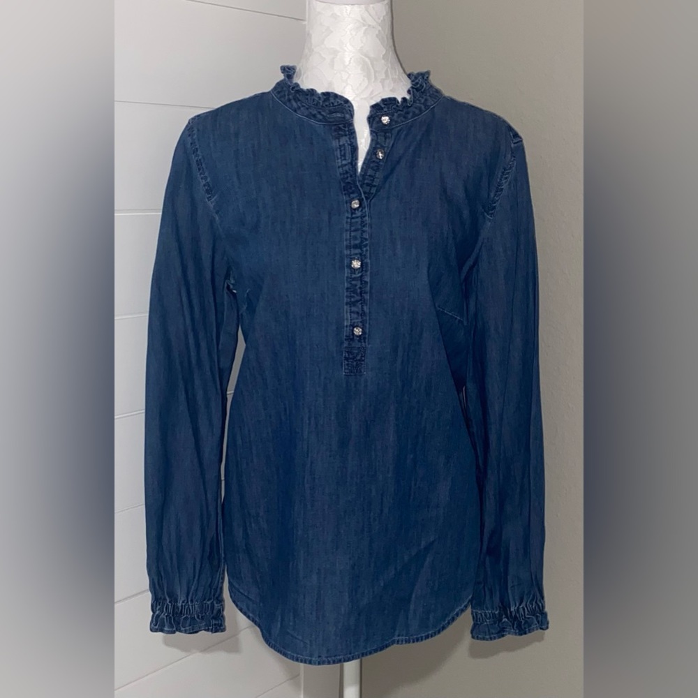 Talbots Stylish Lightweight Denim Top with glass buttons - Picture 4 of 6